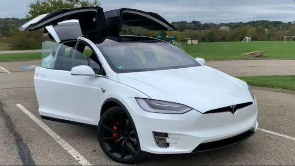مراجعة طراز 2022 Tesla Model X Long Range: هل ما زالت السيارة الرياضية متعددة الاستخدامات الكهربائية الأفضل؟