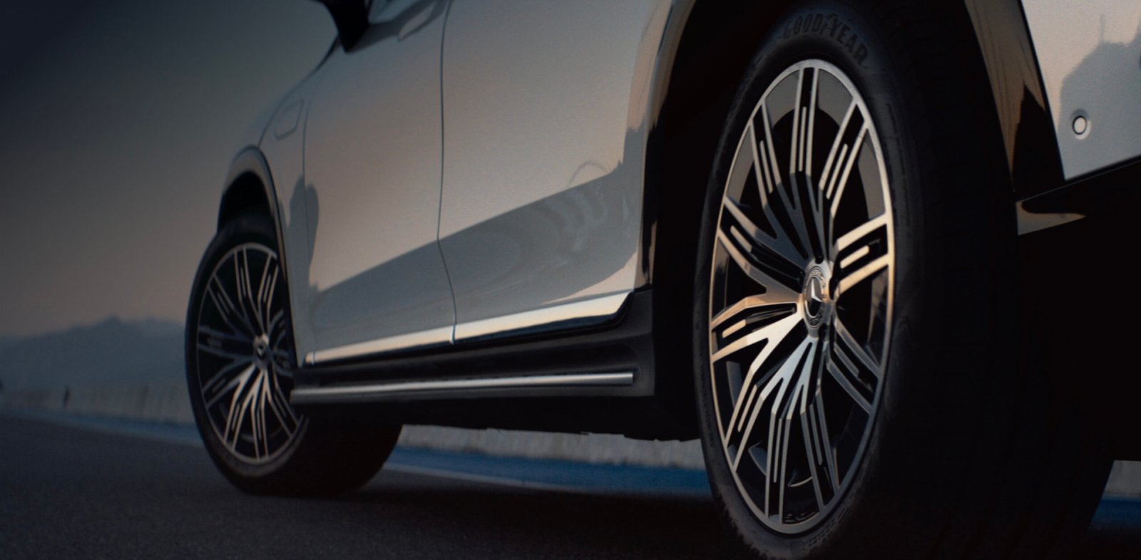 EQS SUV